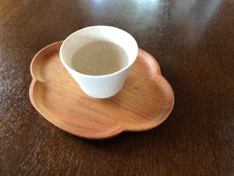 お皿として、そして茶托としても使える