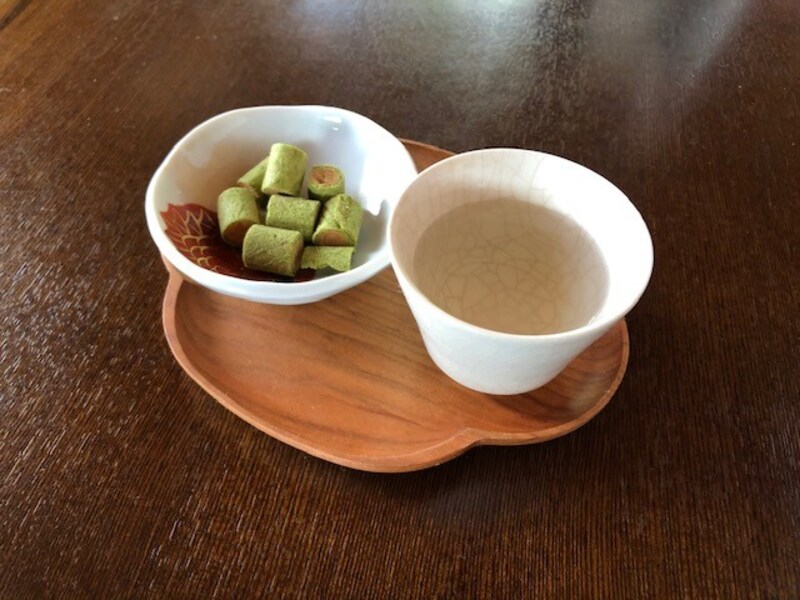 お茶とお茶菓子。この2つをセットにしておもてなし