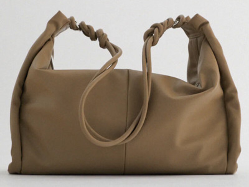 ギャザー入りサイドディテールトートバッグ(出典:ZARA)