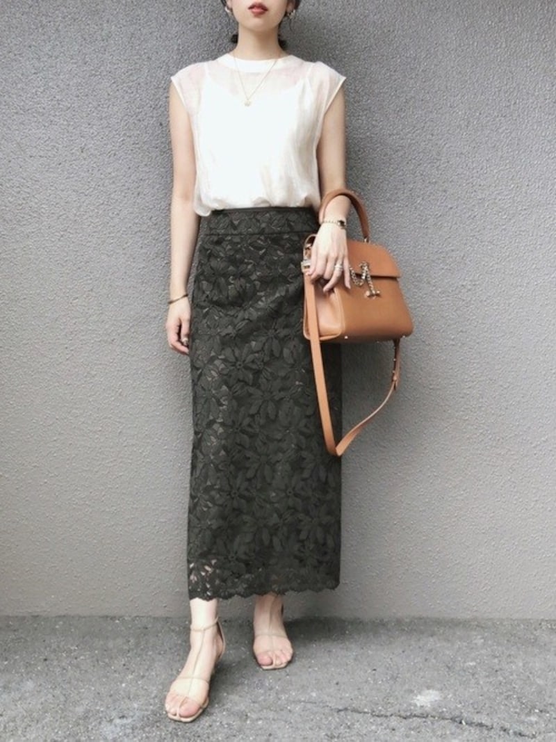 透けるスカートの裏地の丈も、短くないかどうか要チェックです 出典:WEAR