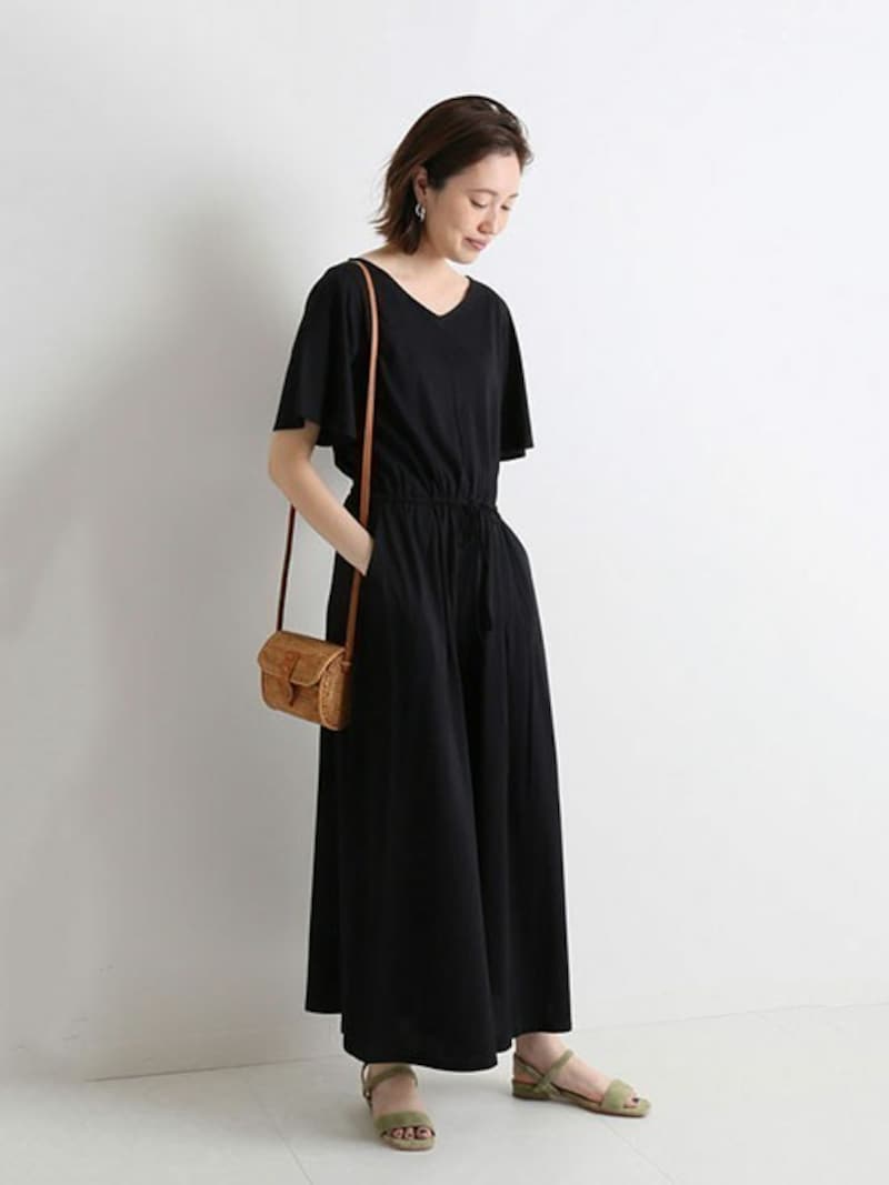 例え飾りや、軽いゴムウエストでも、腰の位置が分かるとぐっとスタイルがよく見えます 出典:WEAR