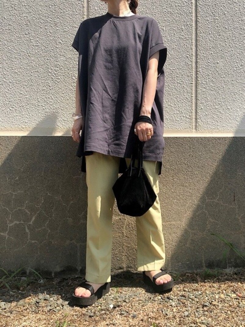 フレンチスリーブなら着やせに加え、季節感も調整しやすく長く着られるというメリットも　出典：WEAR