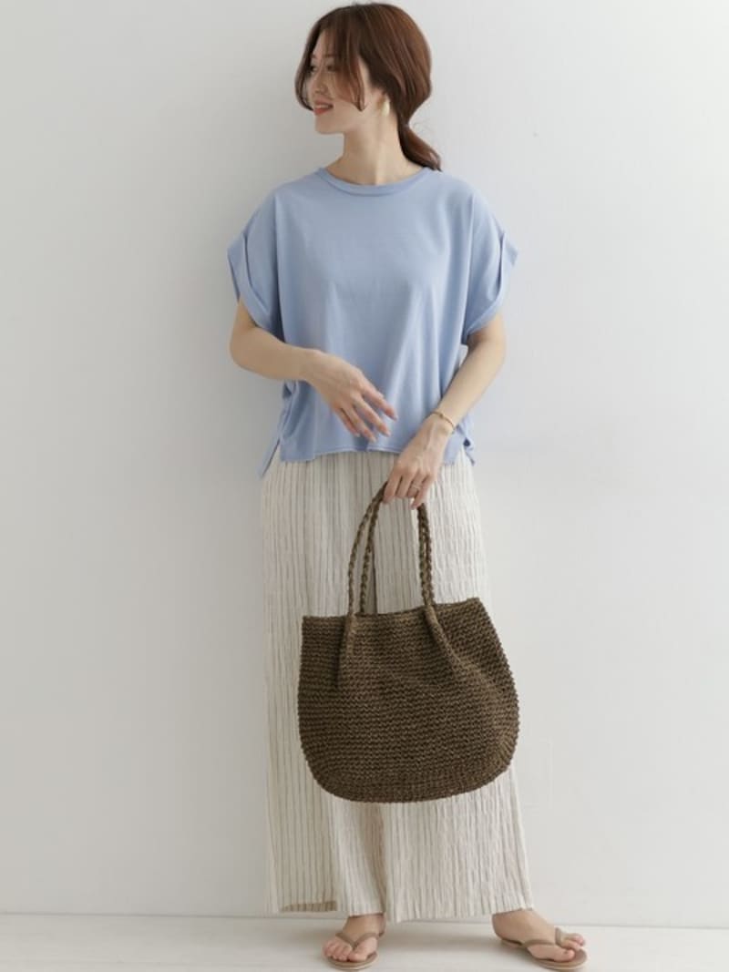 カジュアル過ぎない、きれいめ見えする素材にこだわって　出典：WEAR