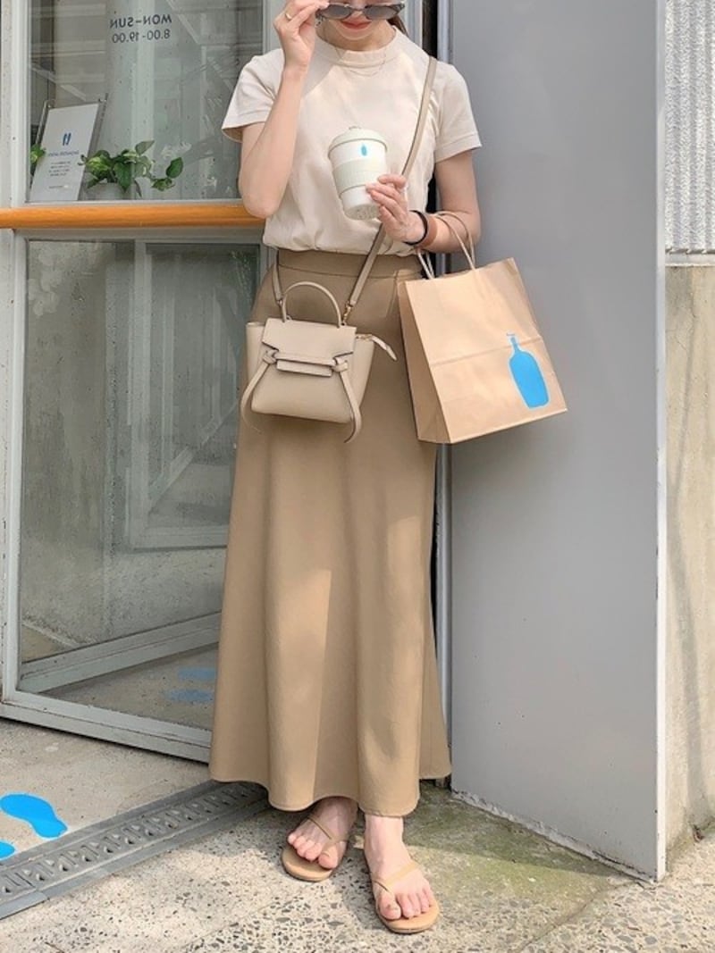 スカートの色に合ったユニクロTシャツを選んでワントーンコーデに 出典:WEAR