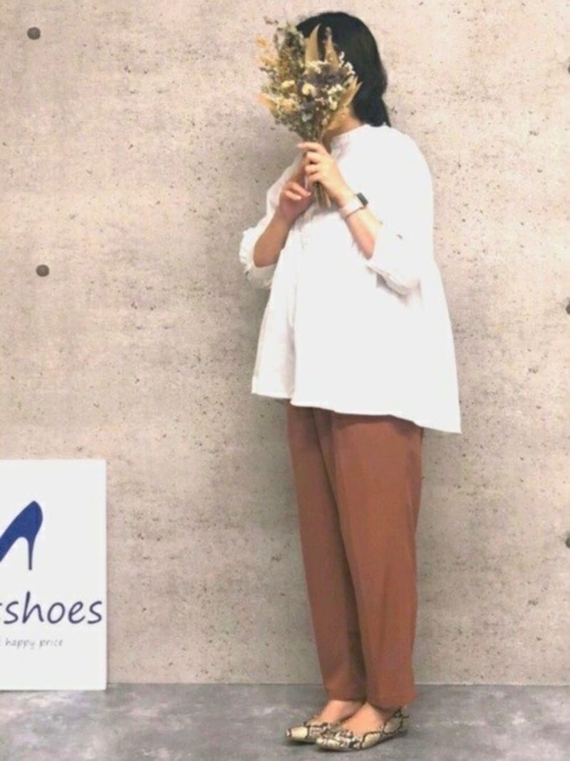 センタープレス入りのテーパードパンツできれいめ見え 出典:WEAR