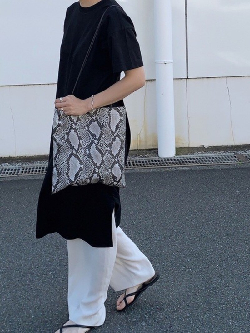 楽チンに一枚で着ても、レイヤードして大人なスタイルにまとめても◎ 出典:WEAR