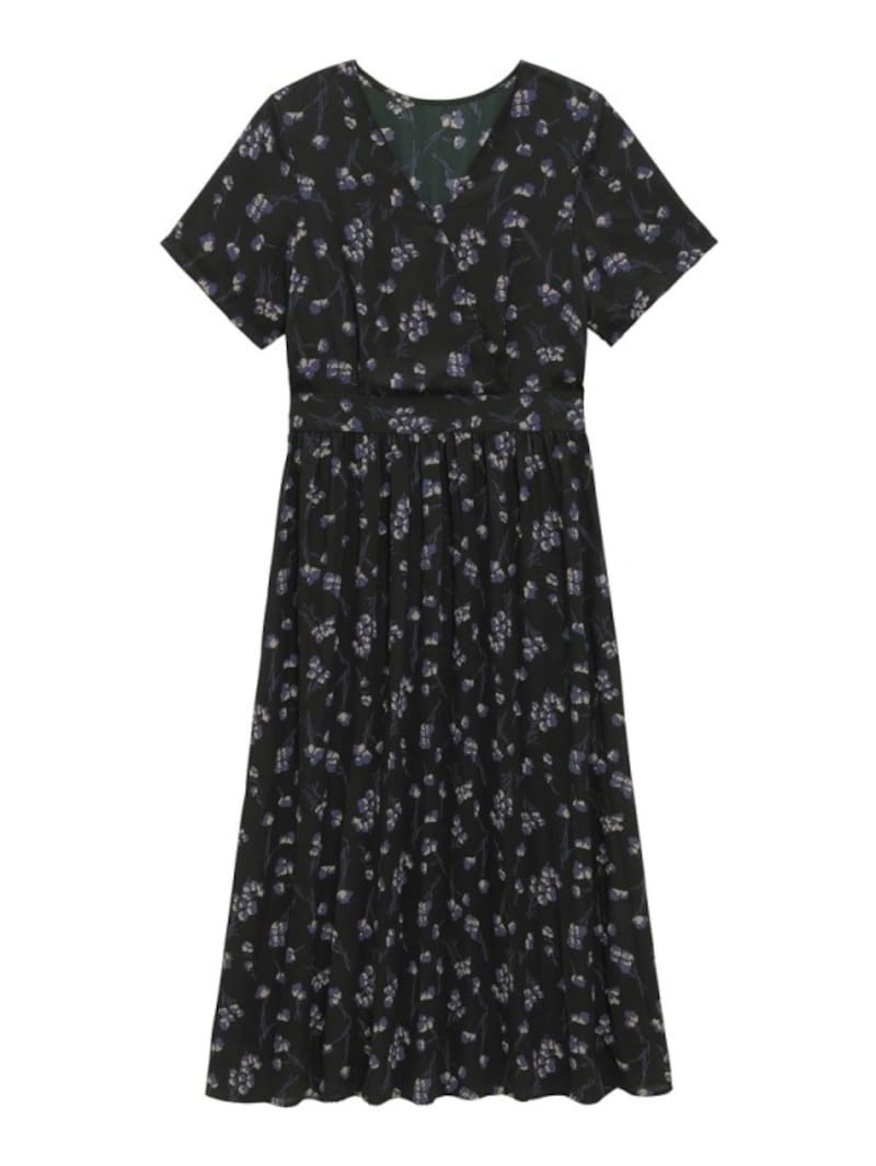 GU フラワープリントプリーツワンピース 2490円(税抜)