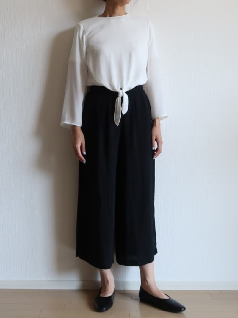 モノトーンコーデにも少しエッジをプラスしてくれるのが嬉しい