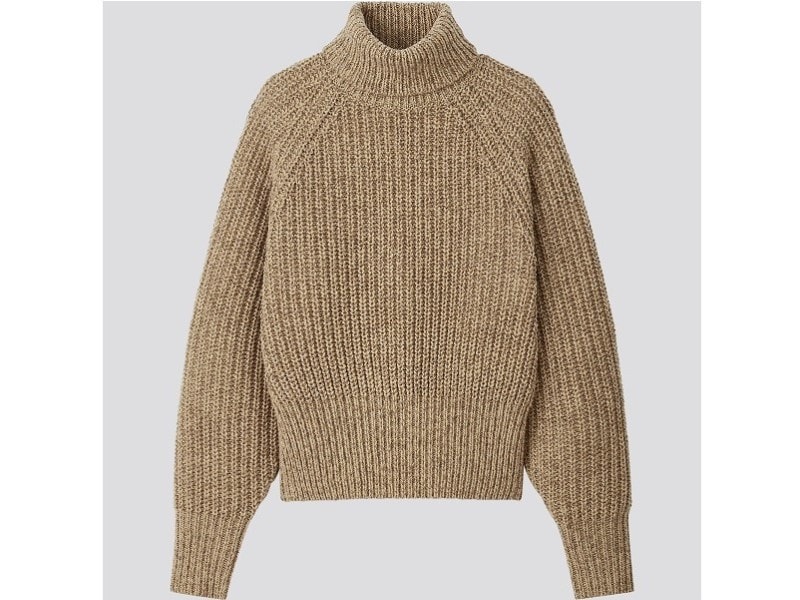 ユニクロユー　ローゲージタートルネックセーター　3990円（税抜）