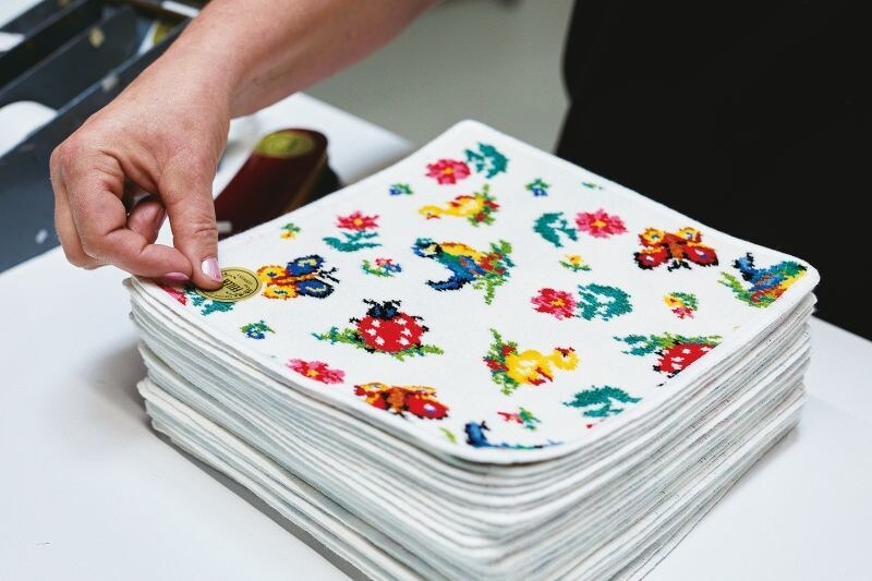 シュニール織の「FEILER(フェイラー)」ハンカチタオル