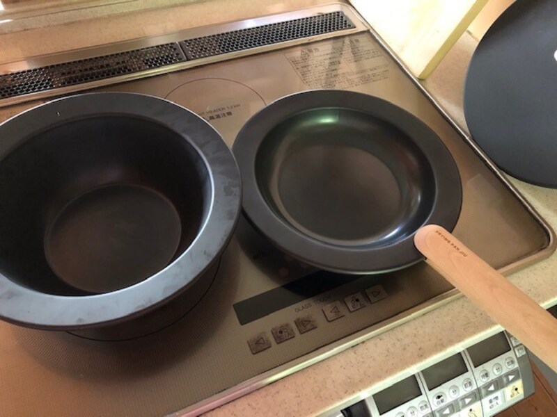 シンプルな形と小洒落た色、そして後片付けが簡単なフライパンJIU