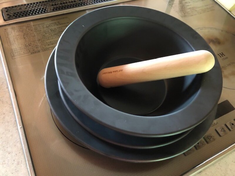 サイズや深さ違いで買っても、キレイに重なる