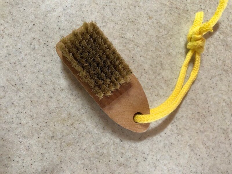 根野菜の表面をさっと擦るだけでいい。栄養を残せて時短にもなるブラシ