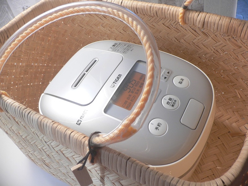 五合炊き炊飯器がすっぽり入ってあまりある大きさ