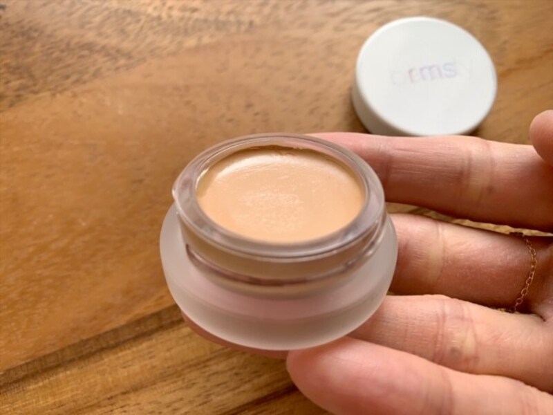 リサイクル可能なすりガラスのケースで環境に配慮されているのも◎