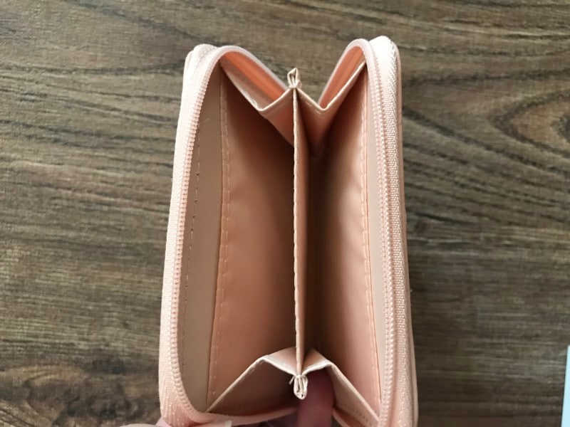 100円ショップダイソーの財布