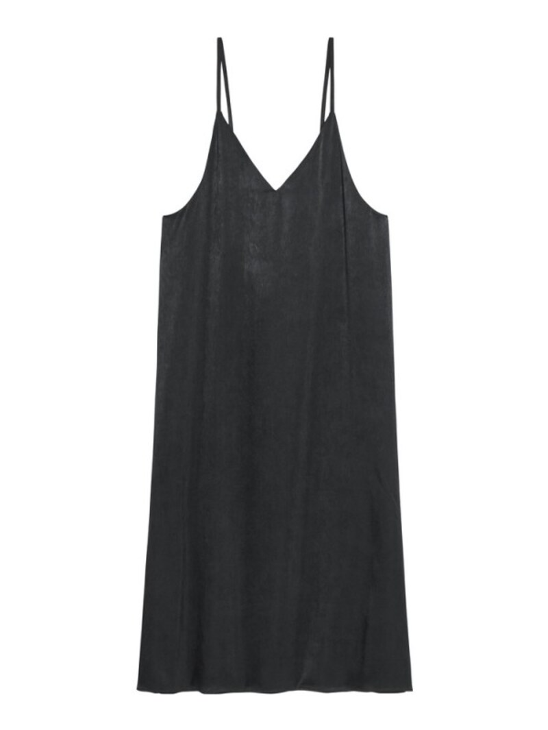GU  サテンバックリボンキャミソールワンピース  1990円(税抜)