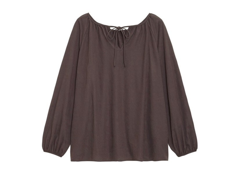 ダークカラーのブラウンならさらに引き締め効果もアリ