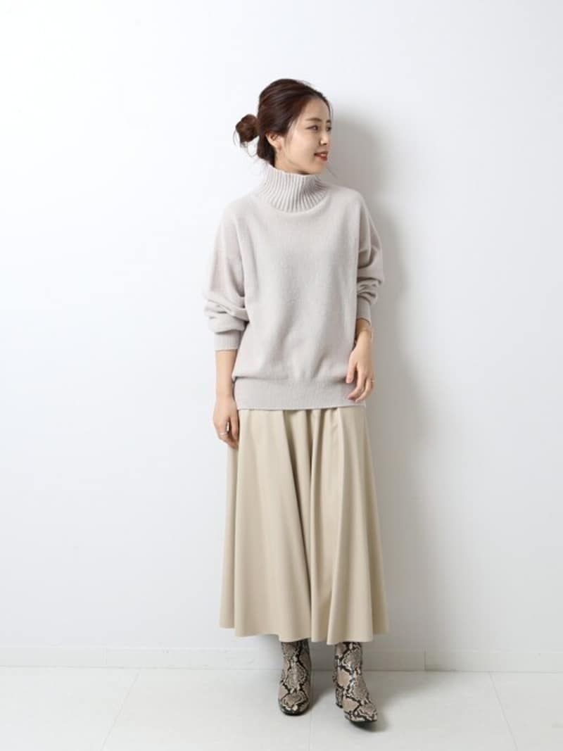 黒だけではなく、ベージュ、ブラウン系やフレアシルエットも登場 出典:WEAR