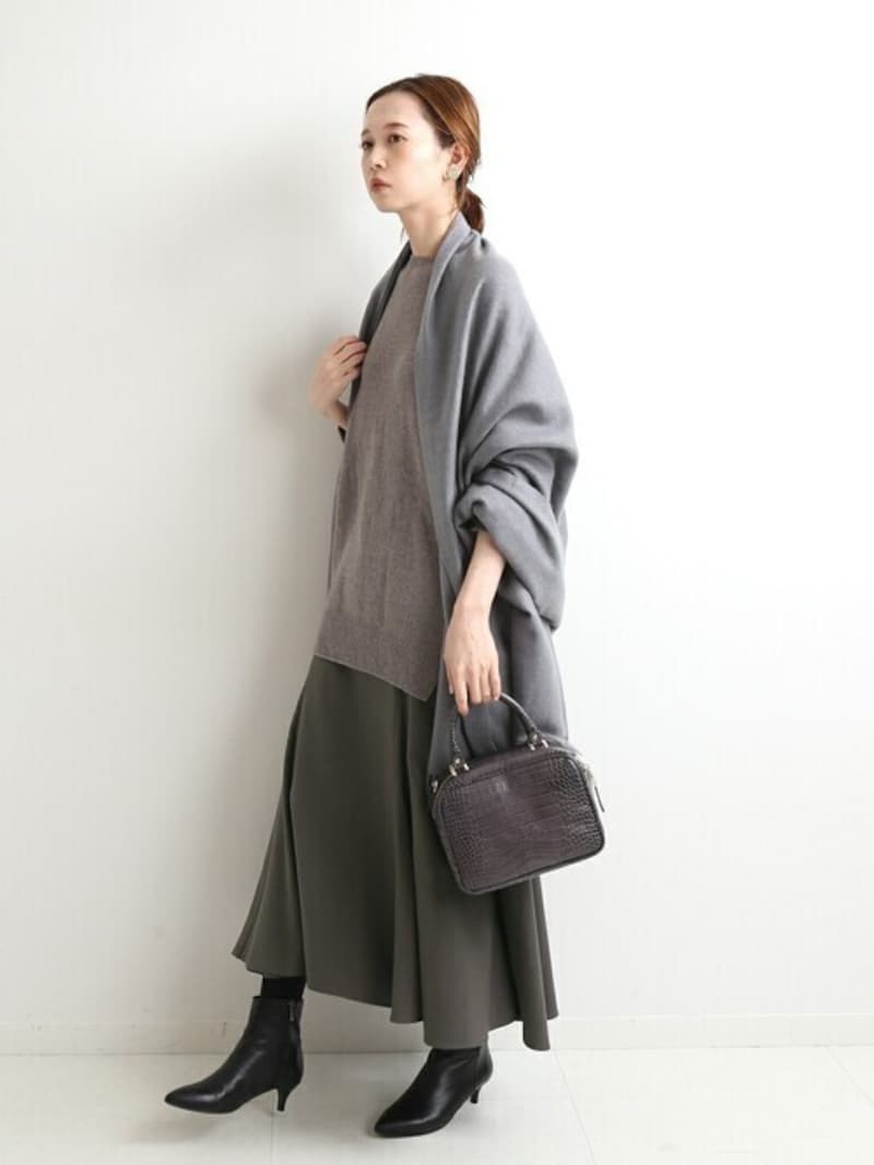 長すぎず短すぎない、絶妙なスカート丈が今年のトレンドです　出典：WEAR