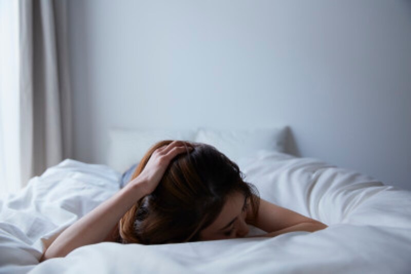 卵巣が女性ホルモンを出す力が弱まり、更年期が始まる