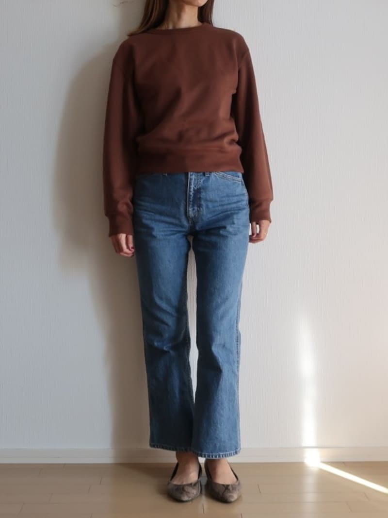 袖にもしっかり長さがあるのがロールアップもキマり、部屋着風に見えないポイントです