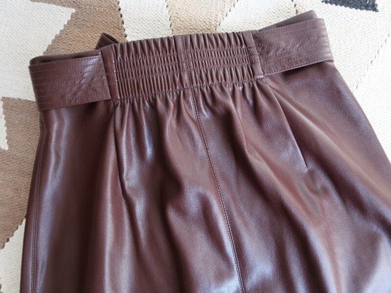 後ろ部分のゴムウエストもデザインの一部なのが優秀！