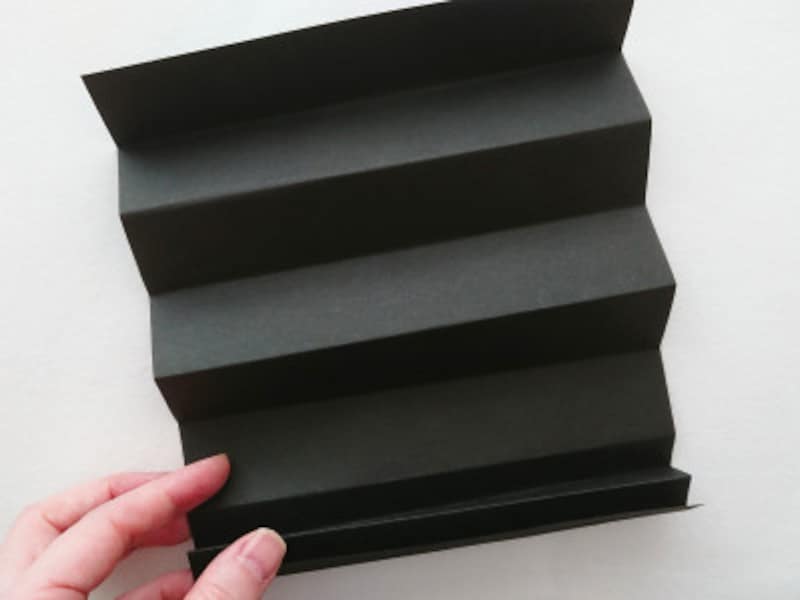 ペーパーファンのハロウィンオーナメントを手作り