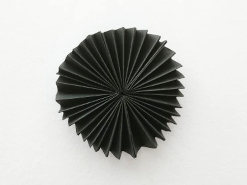 ペーパーファンのハロウィンオーナメントを手作り