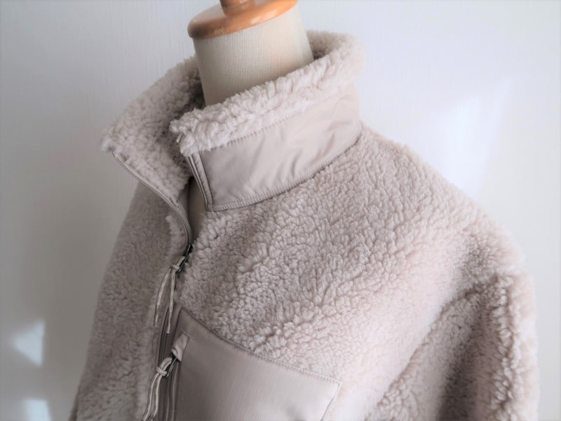 首元の襟がしっかり立ってくれるので小顔効果も狙えそう！