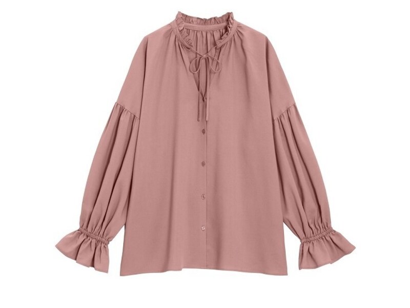 ピンクでも甘くなり過ぎないくすみ感が大人向け　出典：WEAR