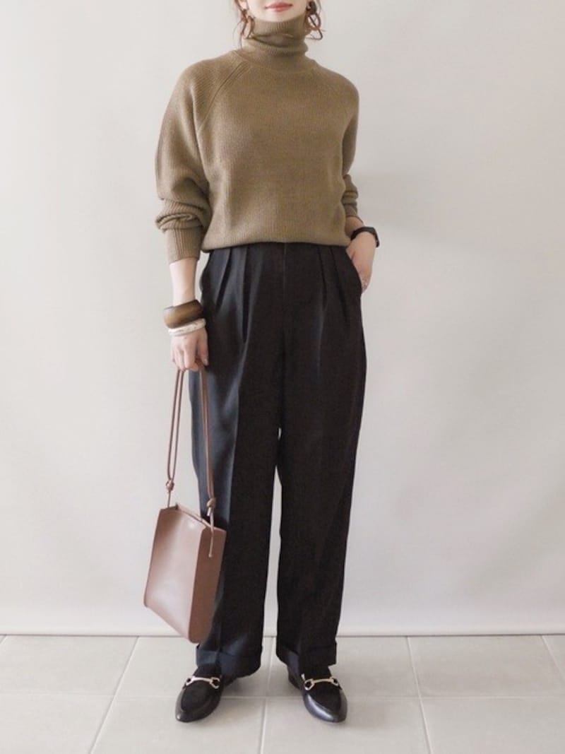 くすんだような優しめのブラウンカラーは女性にもぴったり! 出典:WEAR