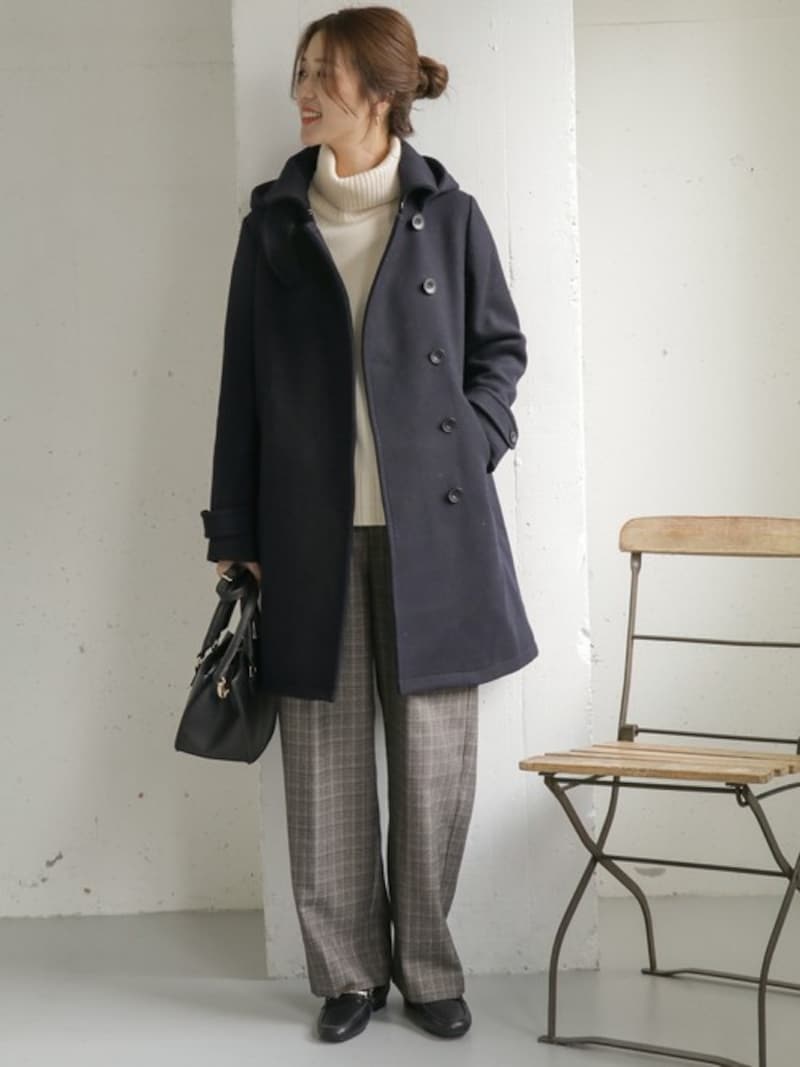 程よい丈で落ち着いたネイビー&上質な素材なら、この先も何年も楽しめます 出典:WEAR