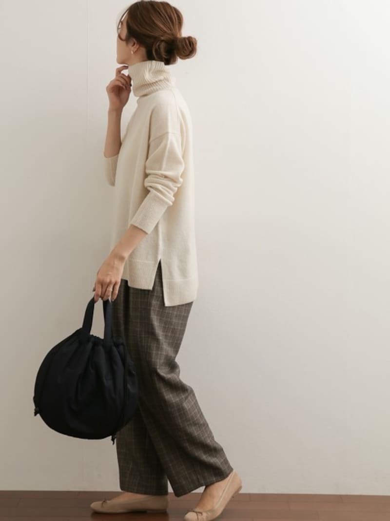 ゆったりニットは生地にゆとりがある分、生地感の差も出やすいので要注意です 出典:WEAR