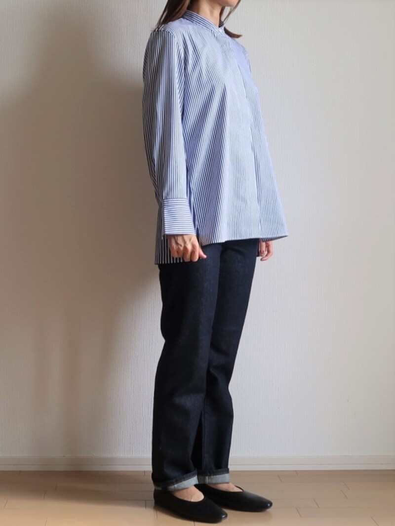 カフスが長めで、ボディラインにフィットしすぎずきれいに見えるのが特徴