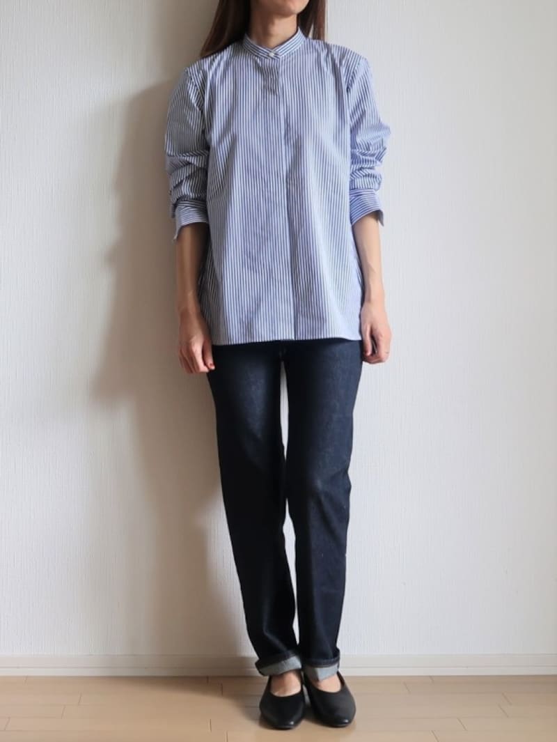 カフスが長めなのでロールアップもきれいめな印象に