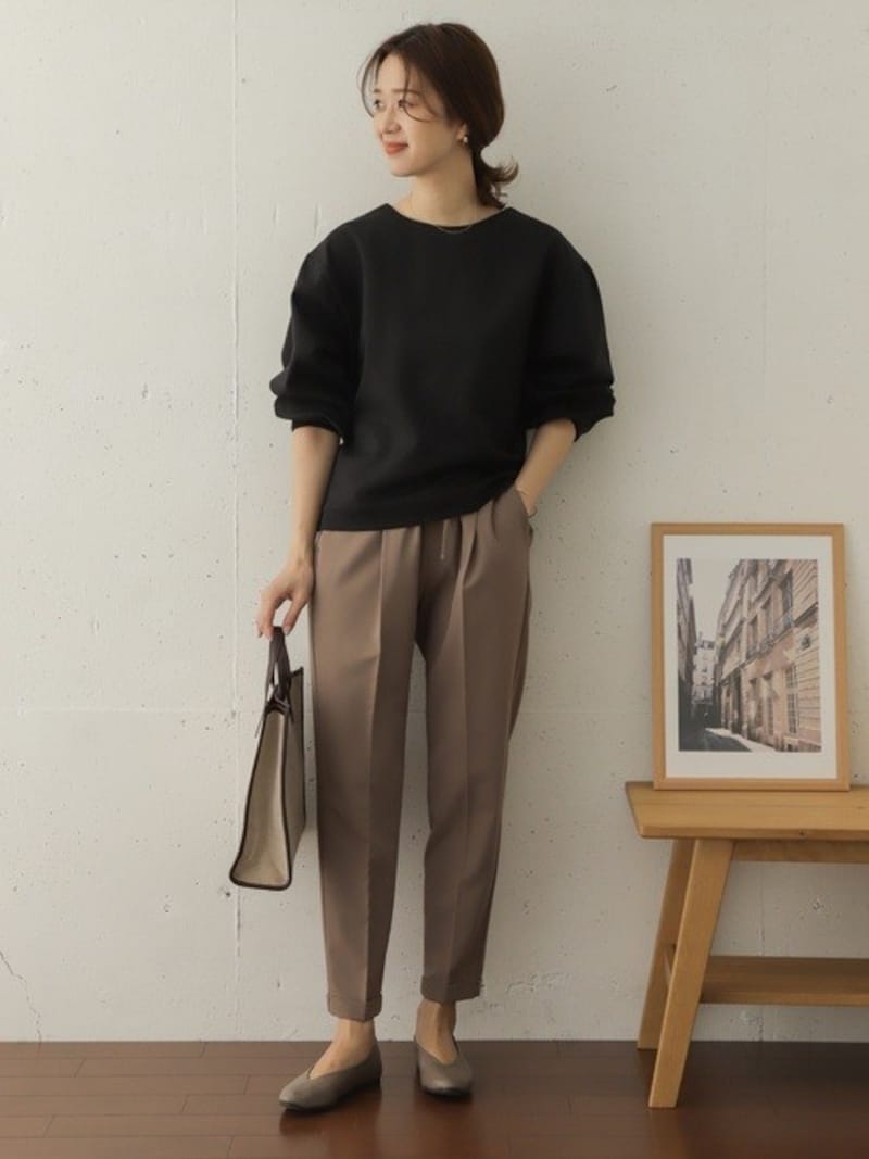 これ一本で今っぽい、ブラウンパンツはマスト　出典：WEAR
