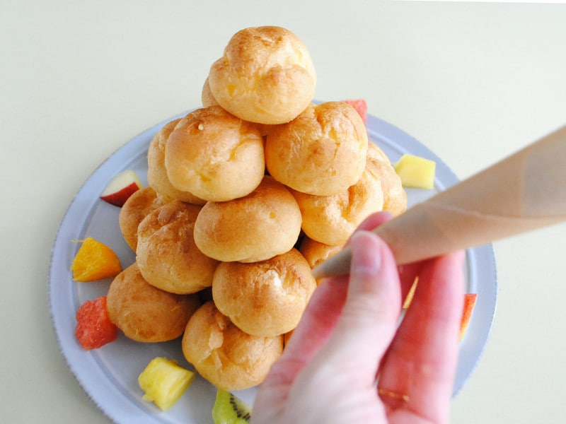 コンビニスイーツで即席バースデーケーキ