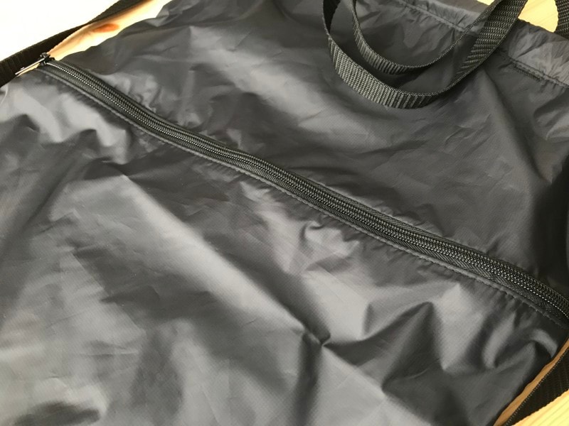 大人っぽく艶のある素材感