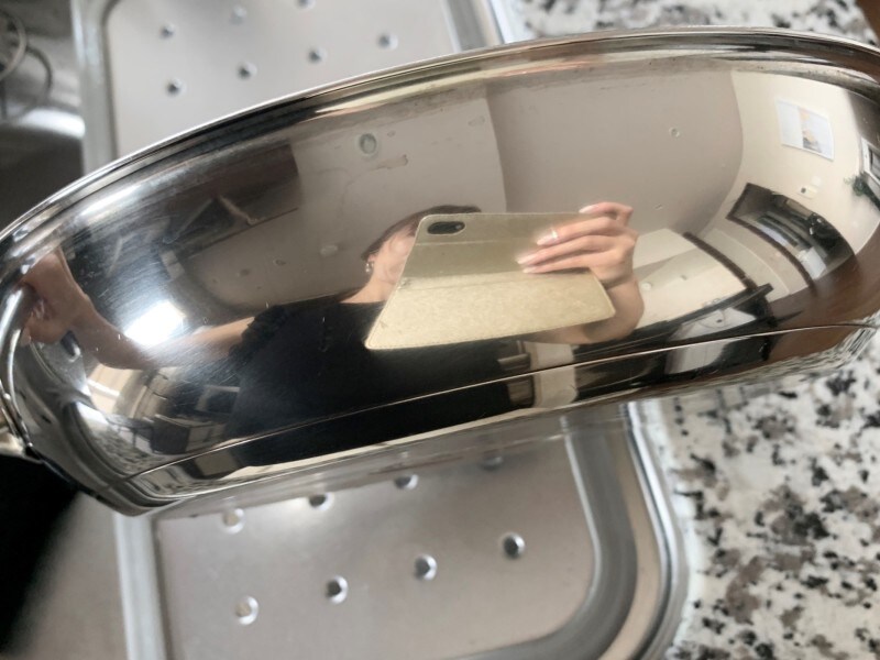 クリームクレンザーで磨いた後のフライパンの表面の様子