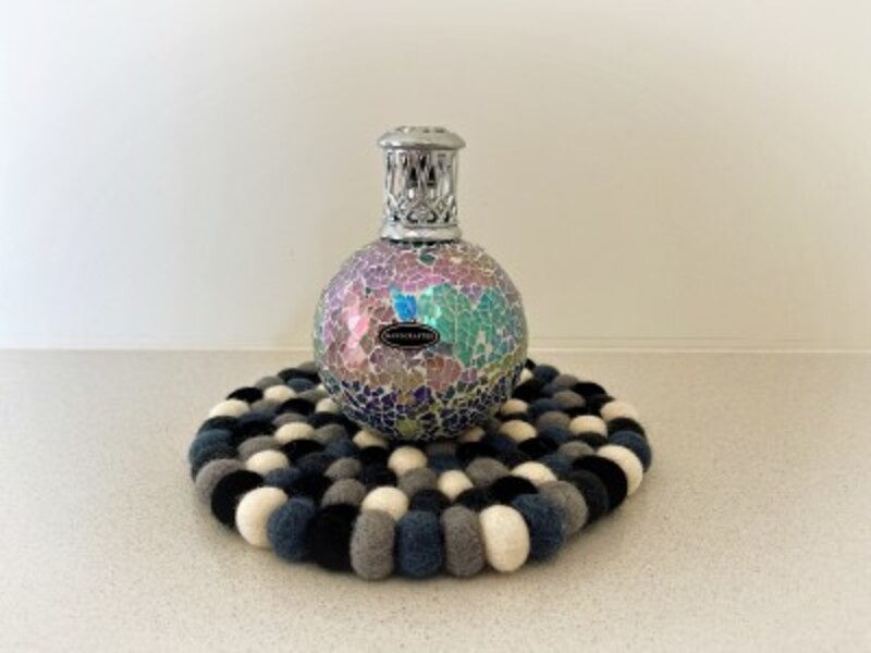 鍋敷きとランプ