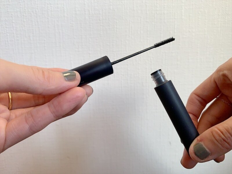 細くて、長さもしっかりあるブラシはとっても使いやすいです