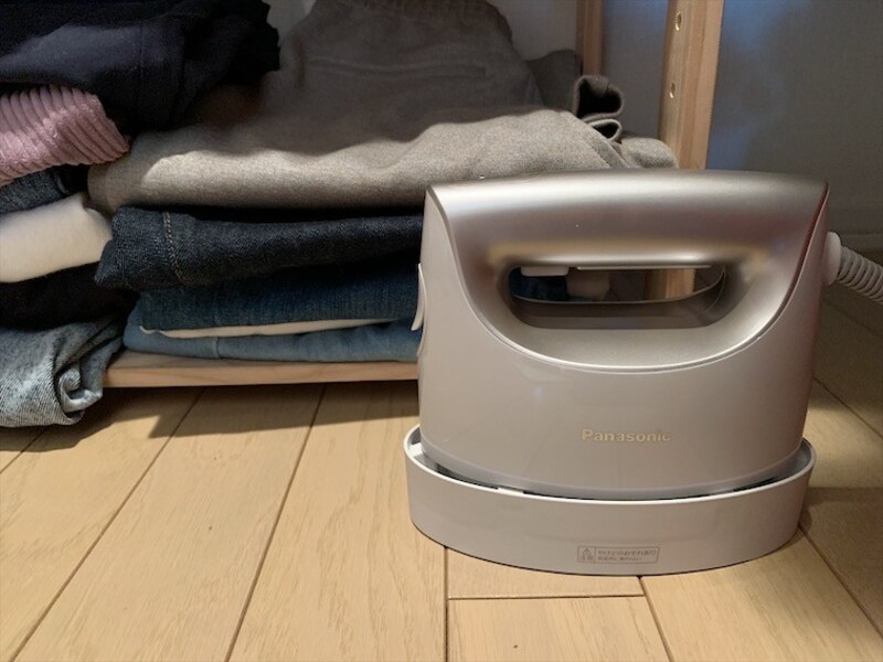 クローゼットに置いても邪魔にならないコンパクトさも便利！