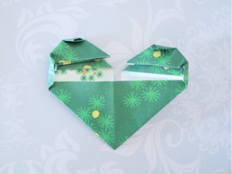 角を少し折って丸みを付けます。