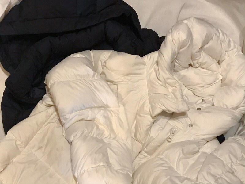 白いコートと黒いコート