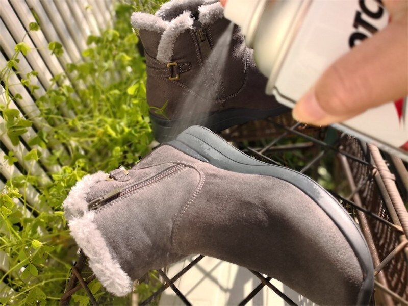 防水・防汚スプレーを予めふきかけておけば汚れにくくなる