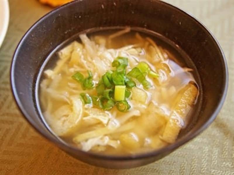 大根のおかずレシピ 切干大根と油揚げの味噌汁