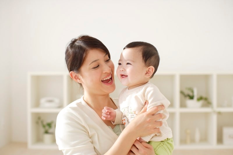 基本的信頼感と自分の存在への自信を築いている時期の過保護は、とても大切なものです