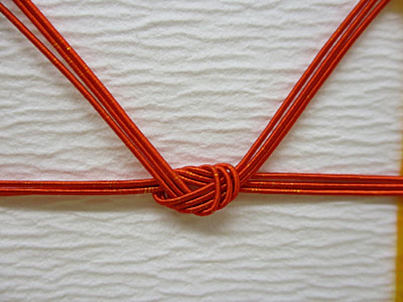 水引 結び方 種類 結び切り 婚礼関係では他に金・銀色の水引。また通夜、告別式、法事では黄・銀色や藍・銀色が使用されます。