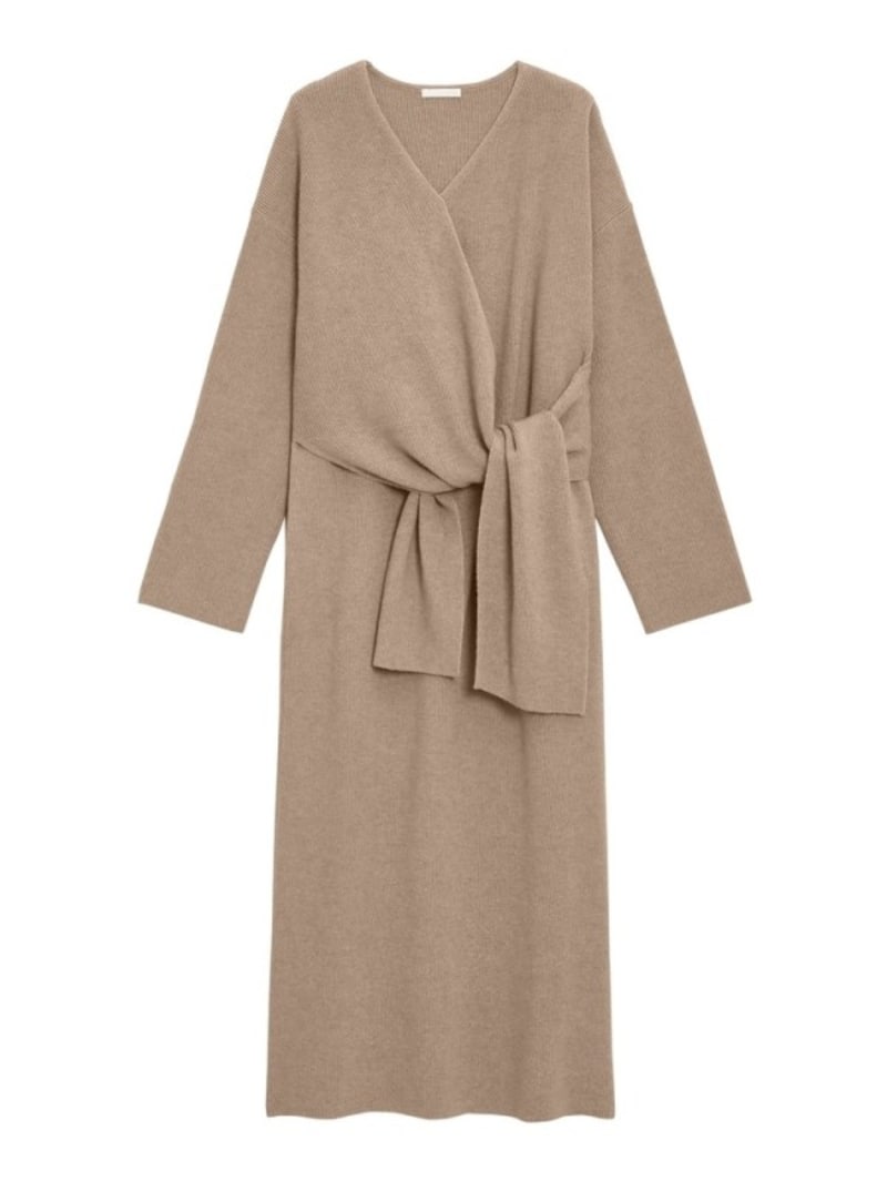 GU フロントリボンニットワンピース 2490円(税抜)